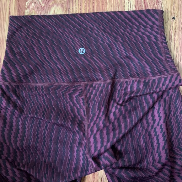 EXCLUSIVE LULU LEMON high waisted crops - Picture 4 of 5